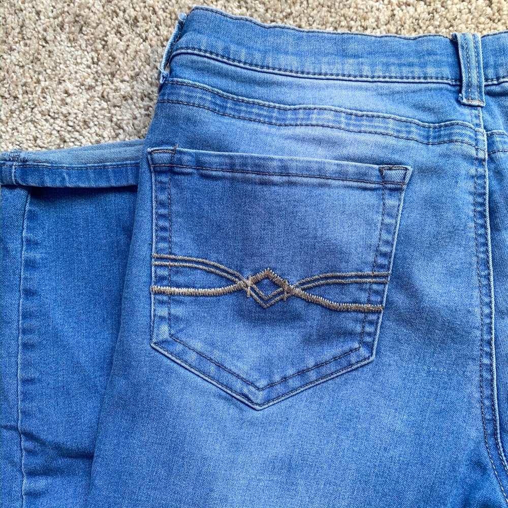 Basic Blue Jeans - Picture 5 of 5